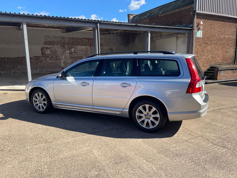Volvo V70 2.0D SE Estate 5dr Diesel Manual Euro 4 (136 ps) 5dr Manual 2025