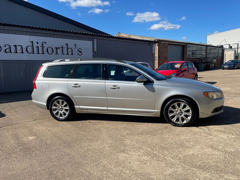 Volvo V70 2.0D SE Estate 5dr Diesel Manual Euro 4 (136 ps) 5dr Manual 2025