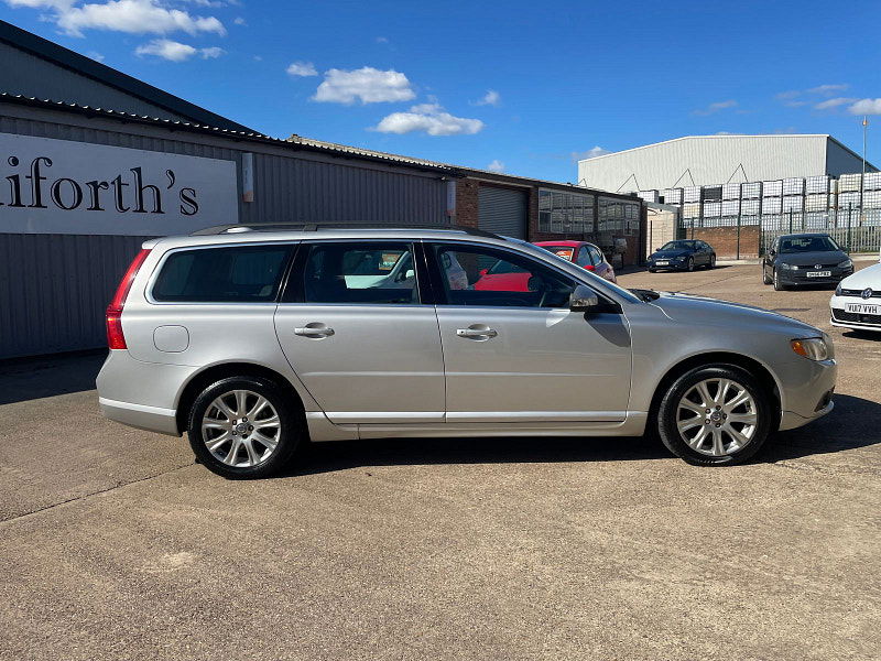 Volvo V70 2.0D SE Estate 5dr Diesel Manual Euro 4 (136 ps) 5dr Manual 2025