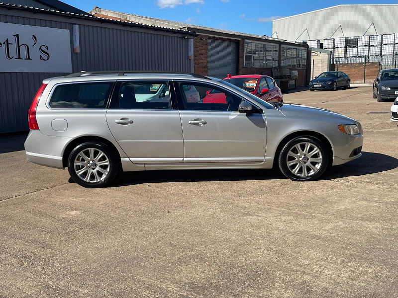 Volvo V70 2.0D SE Estate 5dr Diesel Manual Euro 4 (136 ps) 5dr Manual 2025