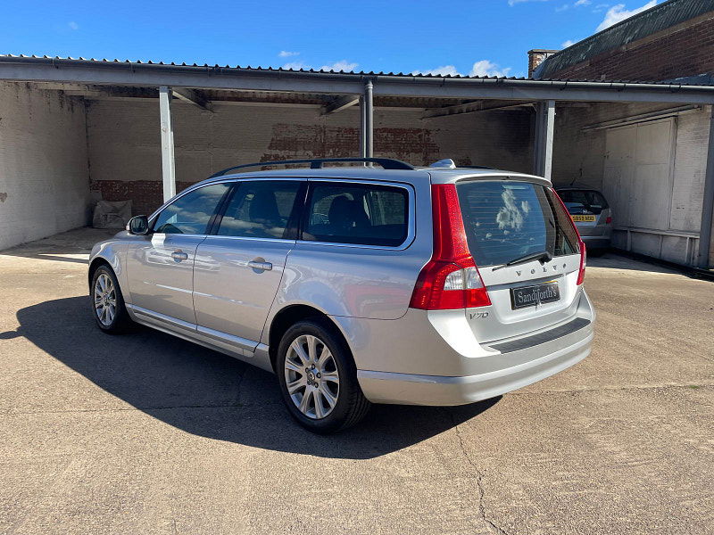 Volvo V70 2.0D SE Estate 5dr Diesel Manual Euro 4 (136 ps) 5dr Manual 2025