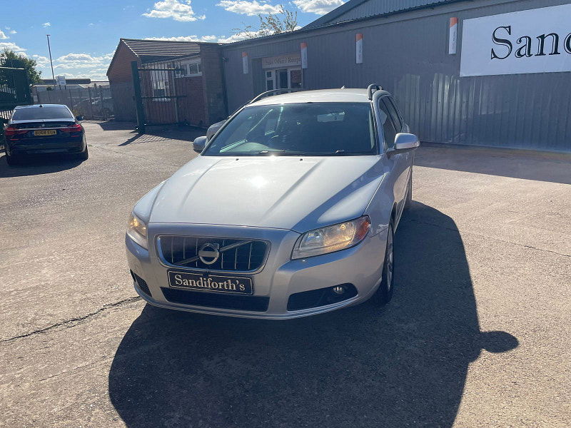 Volvo V70 2.0D SE Estate 5dr Diesel Manual Euro 4 (136 ps) 5dr Manual 2025