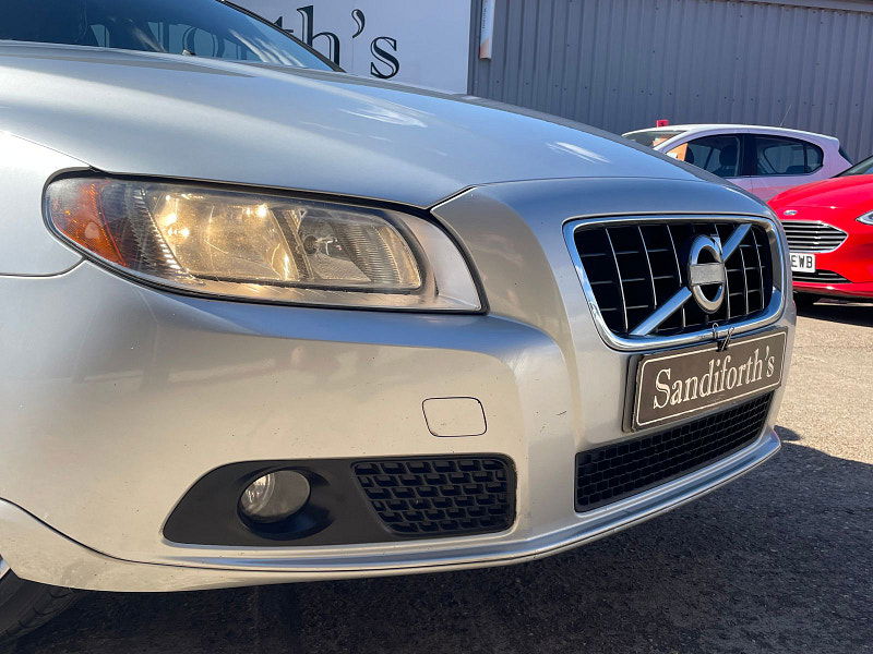 Volvo V70 2.0D SE Estate 5dr Diesel Manual Euro 4 (136 ps) 5dr Manual 2025