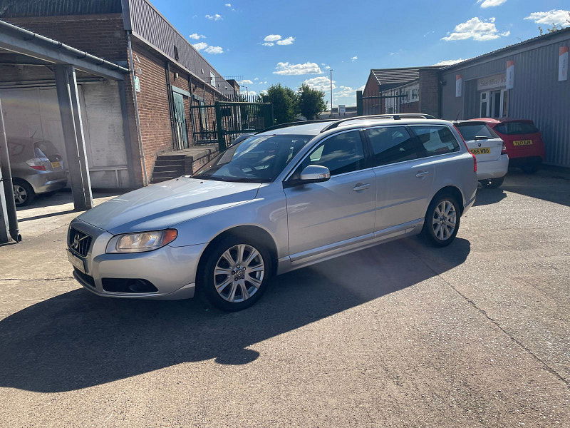 Volvo V70 2.0D SE Estate 5dr Diesel Manual Euro 4 (136 ps) 5dr Manual 2025