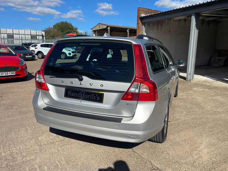 Volvo V70 2.0D SE Estate 5dr Diesel Manual Euro 4 (136 ps) 5dr Manual 2025