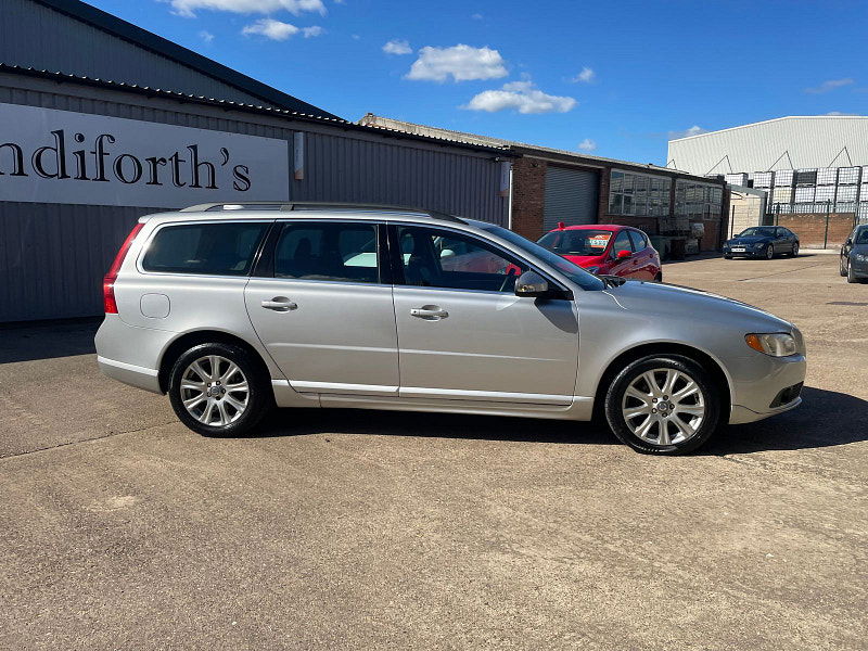 Volvo V70 2.0D SE Estate 5dr Diesel Manual Euro 4 (136 ps) 5dr Manual 2025