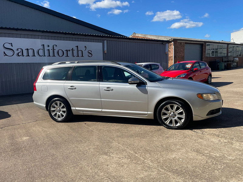 Volvo V70 2.0D SE Estate 5dr Diesel Manual Euro 4 (136 ps) 5dr Manual 2025