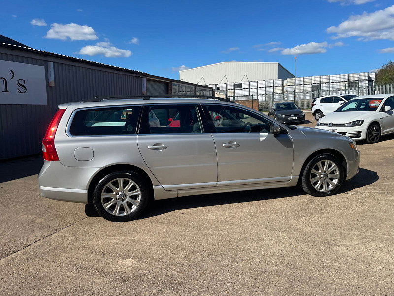 Volvo V70 2.0D SE Estate 5dr Diesel Manual Euro 4 (136 ps) 5dr Manual 2025