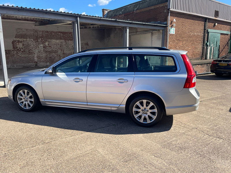 Volvo V70 2.0D SE Estate 5dr Diesel Manual Euro 4 (136 ps) 5dr Manual 2025