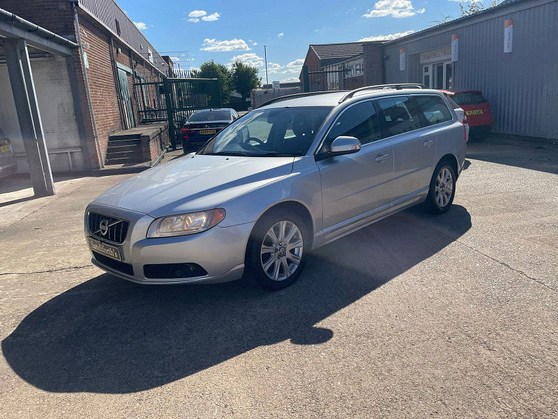 Volvo V70 2.0D SE Estate 5dr Diesel Manual Euro 4 (136 ps) 5dr Manual 2025