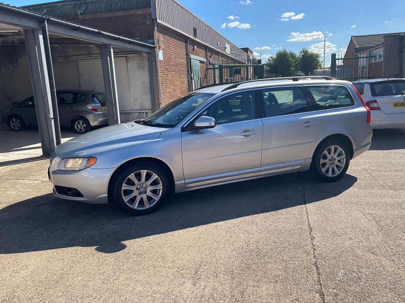 Volvo V70 2.0D SE Estate 5dr Diesel Manual Euro 4 (136 ps) 5dr Manual 2025