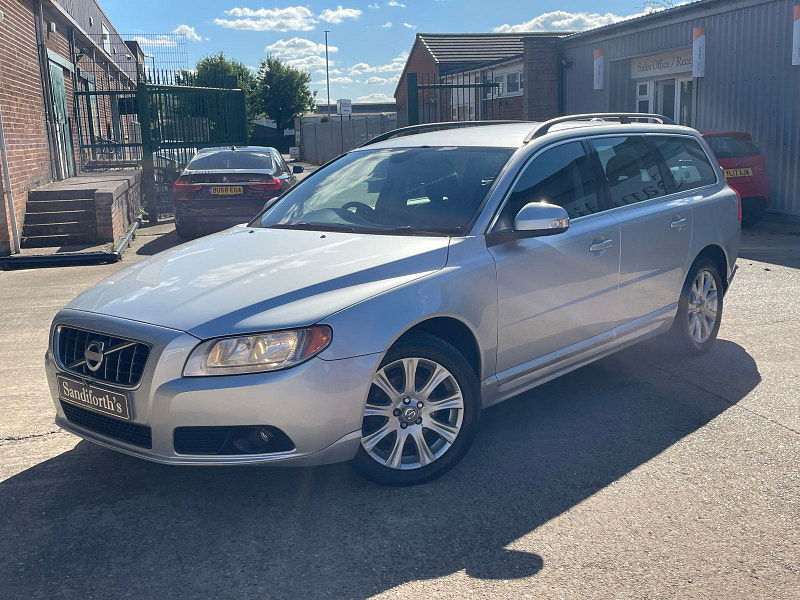 Volvo V70 2.0D SE Estate 5dr Diesel Manual Euro 4 (136 ps) 5dr Manual 2025