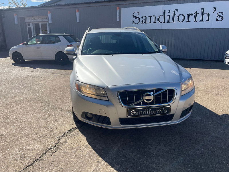 Volvo V70 2.0D SE Estate 5dr Diesel Manual Euro 4 (136 ps) 5dr Manual 2025