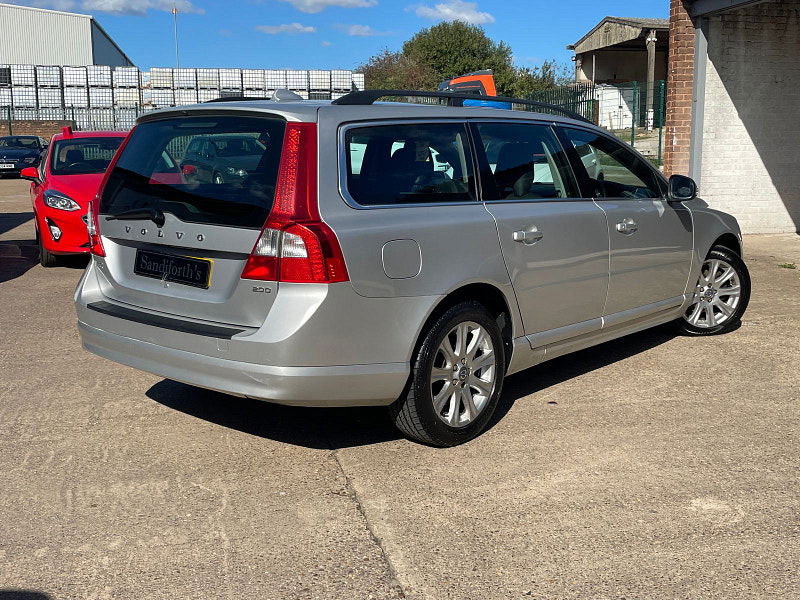 Volvo V70 2.0D SE Estate 5dr Diesel Manual Euro 4 (136 ps) 5dr Manual 2025