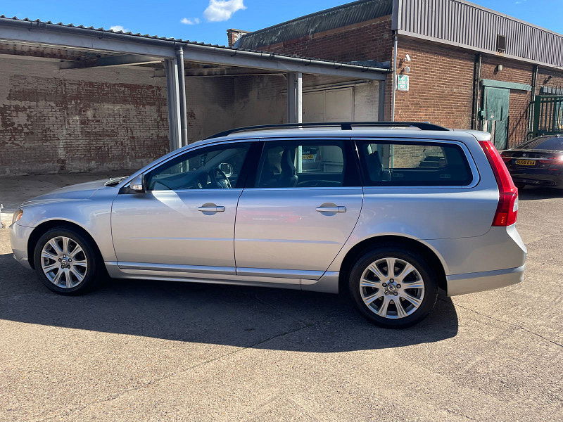 Volvo V70 2.0D SE Estate 5dr Diesel Manual Euro 4 (136 ps) 5dr Manual 2025