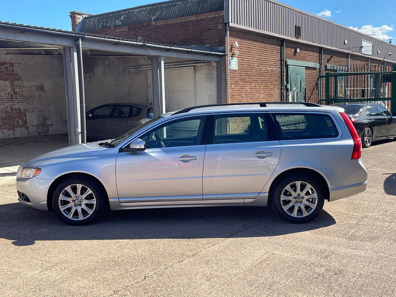 Volvo V70 2.0D SE Estate 5dr Diesel Manual Euro 4 (136 ps) 5dr Manual 2025