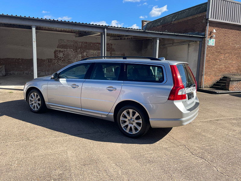 Volvo V70 2.0D SE Estate 5dr Diesel Manual Euro 4 (136 ps) 5dr Manual 2025