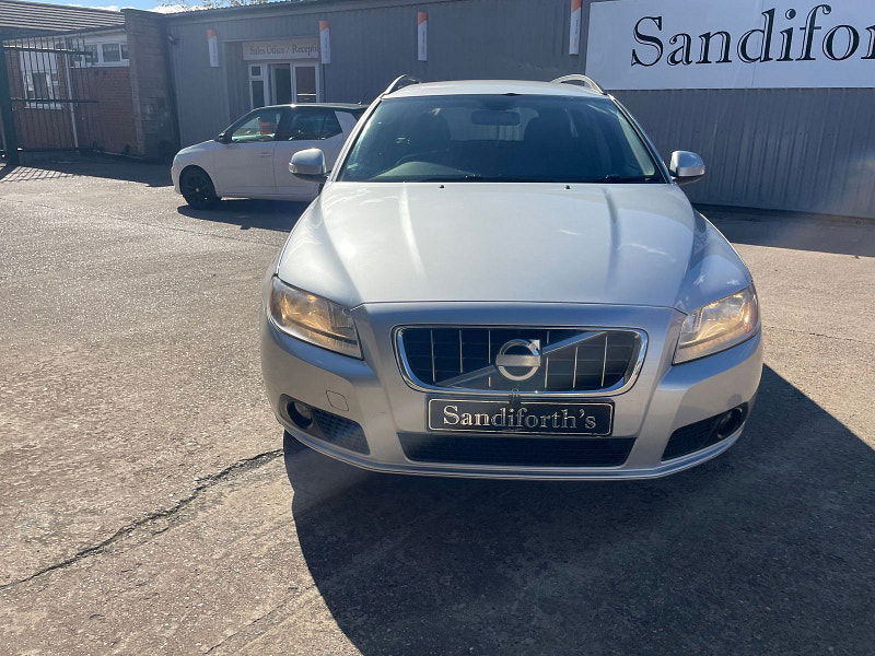 Volvo V70 2.0D SE Estate 5dr Diesel Manual Euro 4 (136 ps) 5dr Manual 2025