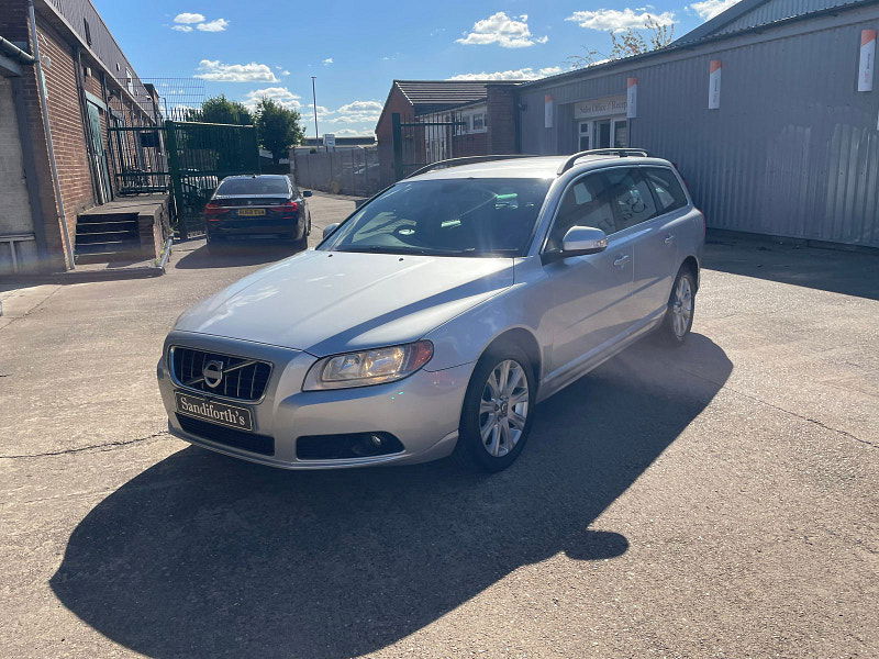 Volvo V70 2.0D SE Estate 5dr Diesel Manual Euro 4 (136 ps) 5dr Manual 2025