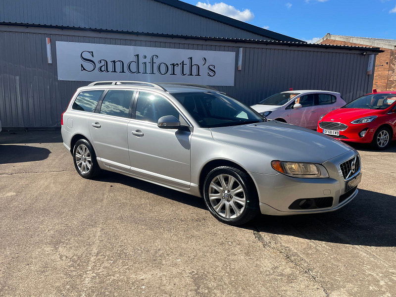 Volvo V70 2.0D SE Estate 5dr Diesel Manual Euro 4 (136 ps) 5dr Manual 2025