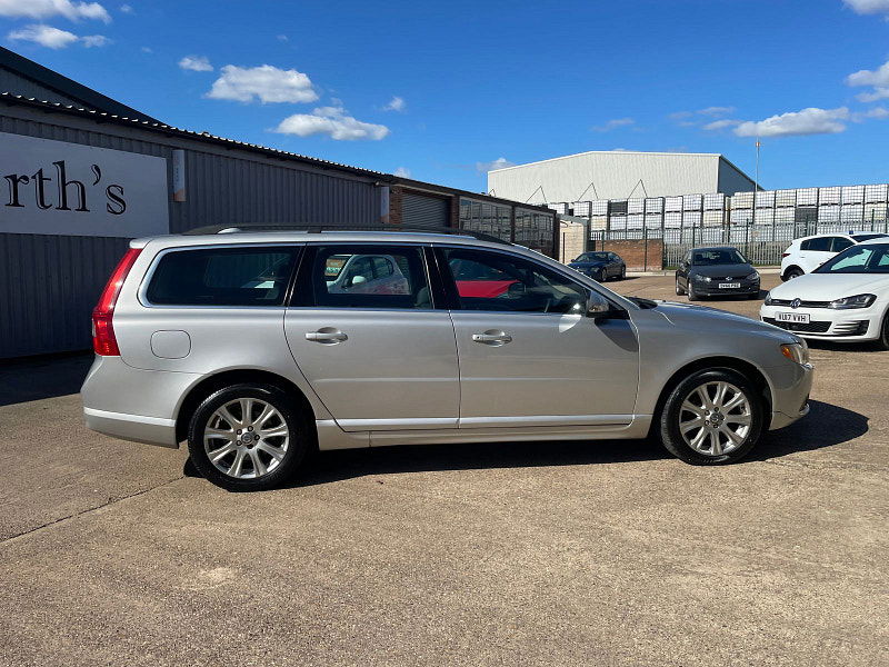 Volvo V70 2.0D SE Estate 5dr Diesel Manual Euro 4 (136 ps) 5dr Manual 2025