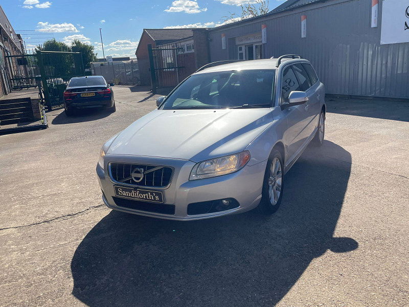 Volvo V70 2.0D SE Estate 5dr Diesel Manual Euro 4 (136 ps) 5dr Manual 2025