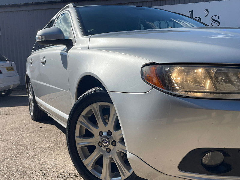Volvo V70 2.0D SE Estate 5dr Diesel Manual Euro 4 (136 ps) 5dr Manual 2025
