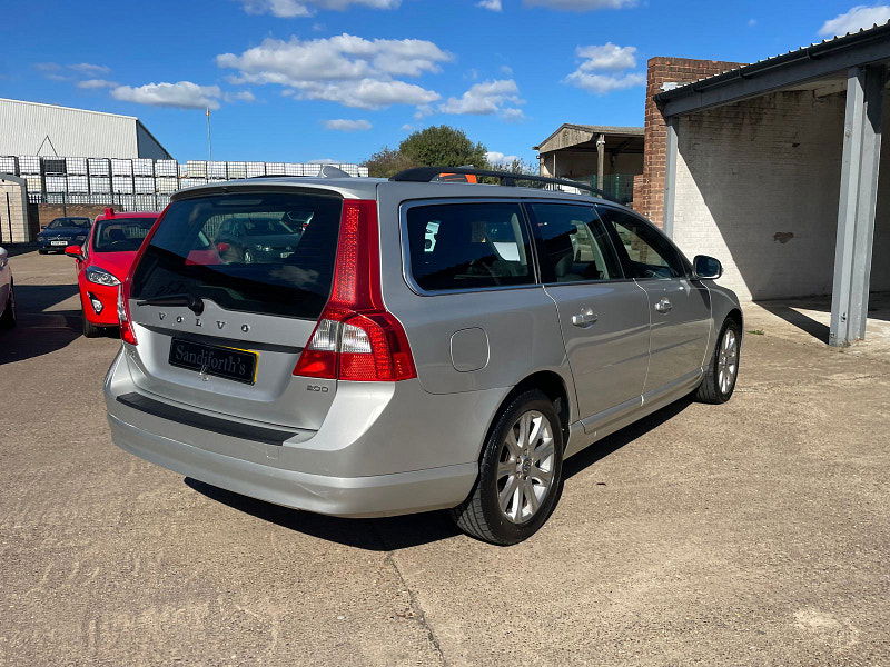Volvo V70 2.0D SE Estate 5dr Diesel Manual Euro 4 (136 ps) 5dr Manual 2025