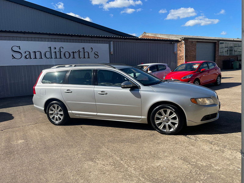 Volvo V70 2.0D SE Estate 5dr Diesel Manual Euro 4 (136 ps) 5dr Manual 2025