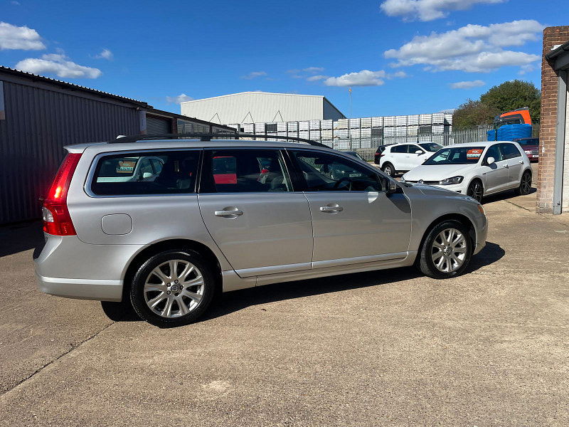 Volvo V70 2.0D SE Estate 5dr Diesel Manual Euro 4 (136 ps) 5dr Manual 2025