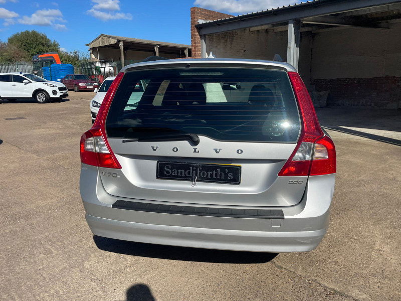 Volvo V70 2.0D SE Estate 5dr Diesel Manual Euro 4 (136 ps) 5dr Manual 2025