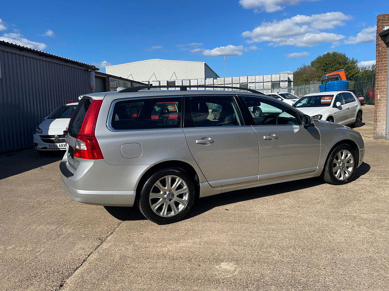 Volvo V70 2.0D SE Estate 5dr Diesel Manual Euro 4 (136 ps) 5dr Manual 2025