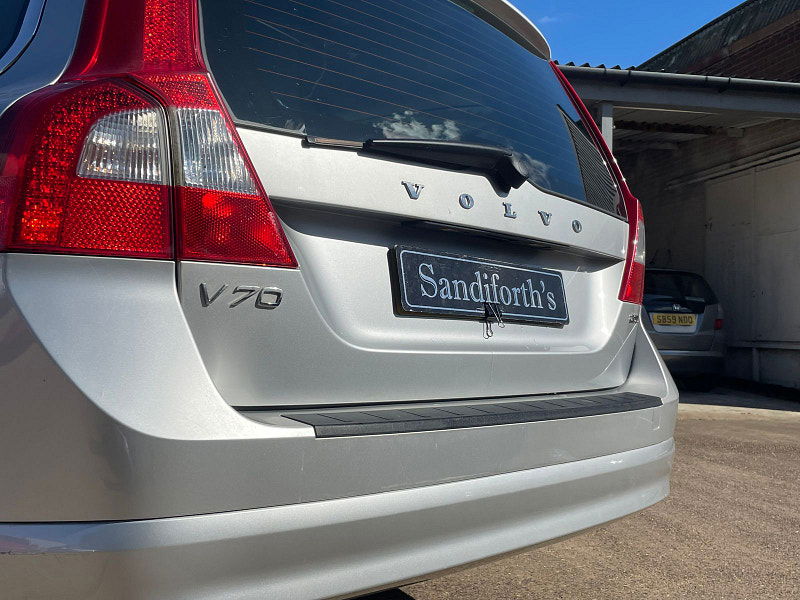 Volvo V70 2.0D SE Estate 5dr Diesel Manual Euro 4 (136 ps) 5dr Manual 2025