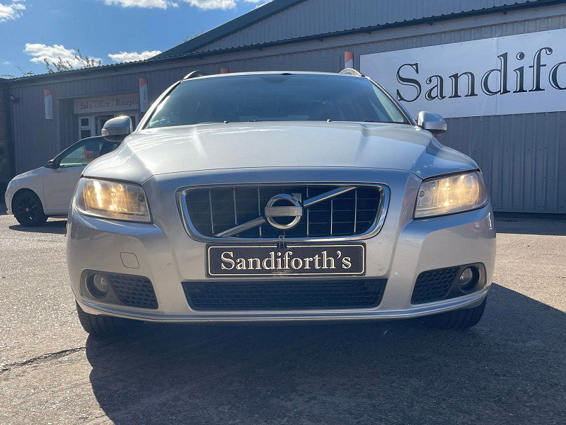 Volvo V70 2.0D SE Estate 5dr Diesel Manual Euro 4 (136 ps) 5dr Manual 2025