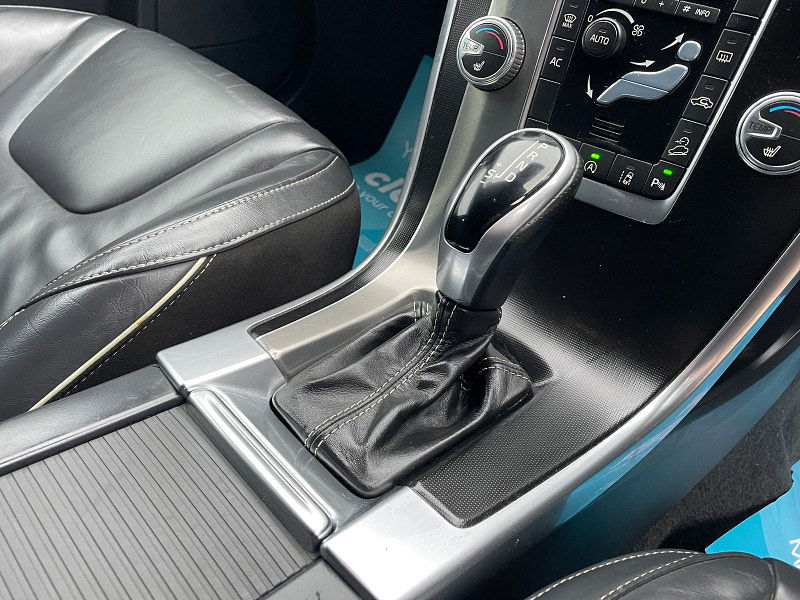 Volvo XC60 2.4 D5 R-Design Lux Nav SUV 5dr Diesel Auto AWD Euro 6 (s/s) (220 ps) 5dr Automatic 2026