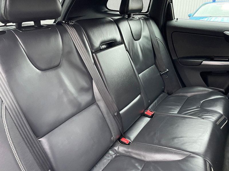 Volvo XC60 2.4 D5 R-Design Lux Nav SUV 5dr Diesel Auto AWD Euro 6 (s/s) (220 ps) 5dr Automatic 2026