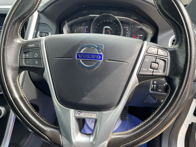 Volvo XC60 2.4 D5 R-Design Lux Nav SUV 5dr Diesel Auto AWD Euro 6 (s/s) (220 ps) Only 1 Former Keeper, 7 Services 5dr Automatic 2026