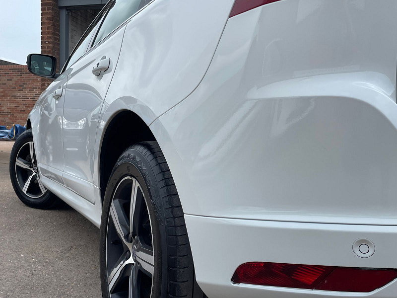 Volvo XC60 2.4 D5 R-Design Lux Nav SUV 5dr Diesel Auto AWD Euro 6 (s/s) (220 ps) Only 1 Former Keeper, 7 Services 5dr Automatic 2026
