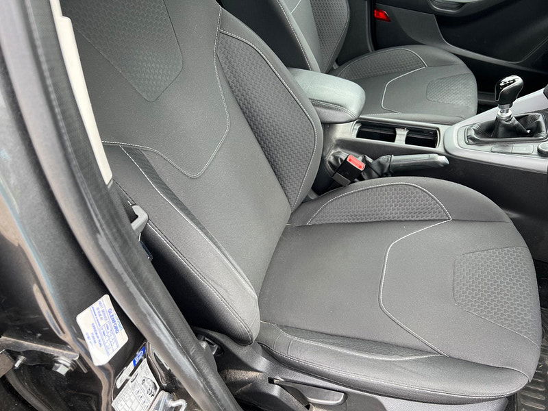 Ford Focus 1.0T EcoBoost Zetec Euro 6 (s/s) 5dr 5dr Manual 2025