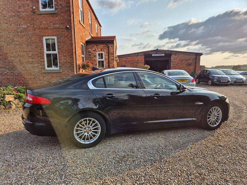 Jaguar XF 2.2d SE Business Auto Euro 5 (s/s) 4dr 4dr Automatic 2025