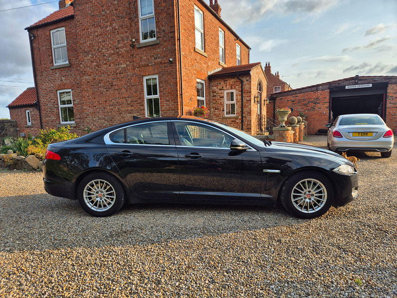 Jaguar XF 2.2d SE Business Auto Euro 5 (s/s) 4dr 4dr Automatic 2025
