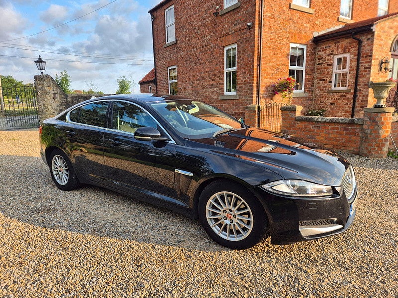Jaguar XF 2.2d SE Business Auto Euro 5 (s/s) 4dr 4dr Automatic 2025