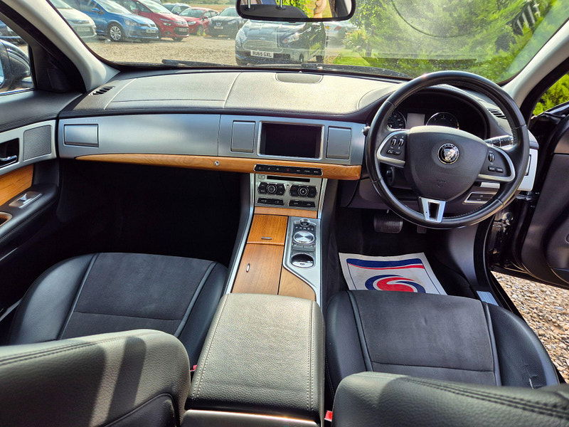 Jaguar XF 2.2d SE Business Auto Euro 5 (s/s) 4dr 4dr Automatic 2025