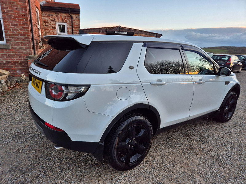 Land Rover Discovery Sport 2.0 TD4 SE Tech 4WD Euro 6 (s/s) 5dr (5 Seat) 5dr Manual 2024