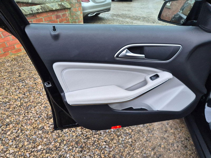 Mercedes-Benz GLA 2.1 GLA200d Sport Euro 6 (s/s) 5dr 5dr Manual 2026