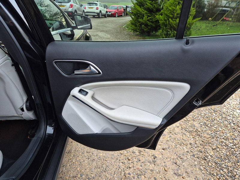 Mercedes-Benz GLA 2.1 GLA200d Sport Euro 6 (s/s) 5dr 5dr Manual 2026