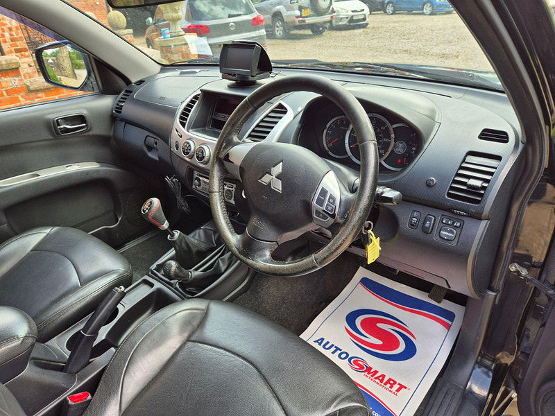 Mitsubishi L200 2.5 DI-D Challenger 4WD Euro 5 4dr (LB) 4dr Manual 2025