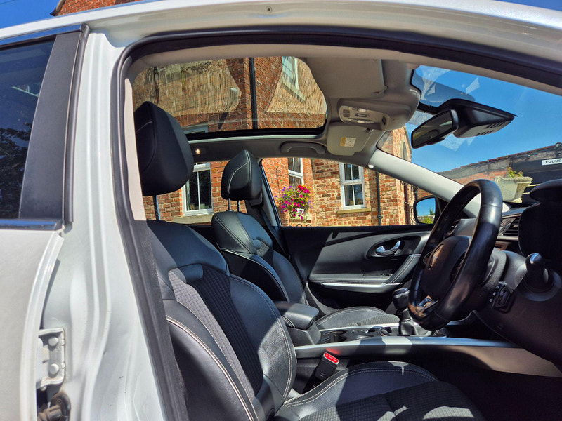 Renault Kadjar 1.2 TCe Signature Nav Euro 6 (s/s) 5dr 5dr Manual 2025