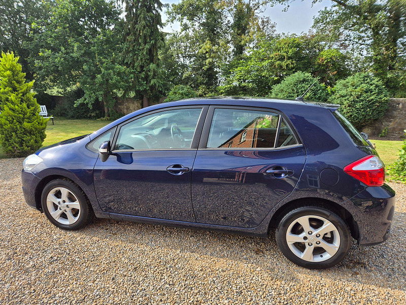 Toyota Auris 1.33 Dual VVT-i Edition Euro 5 (s/s) 5dr 5dr Manual 2025