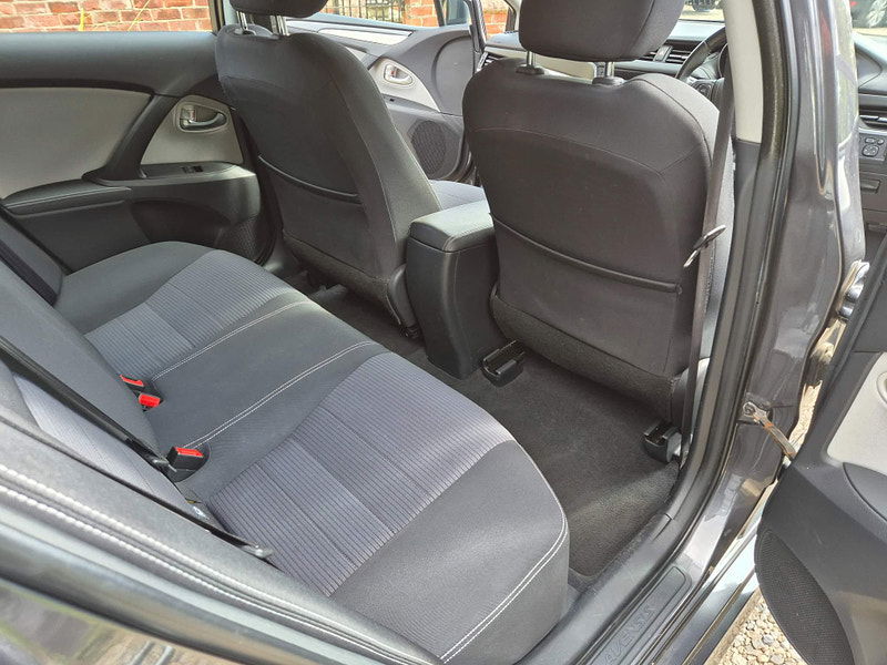 Toyota Avensis 1.6 D-4D Business Edition Touring Sports Euro 6 (s/s) 5dr 5dr Manual 2025